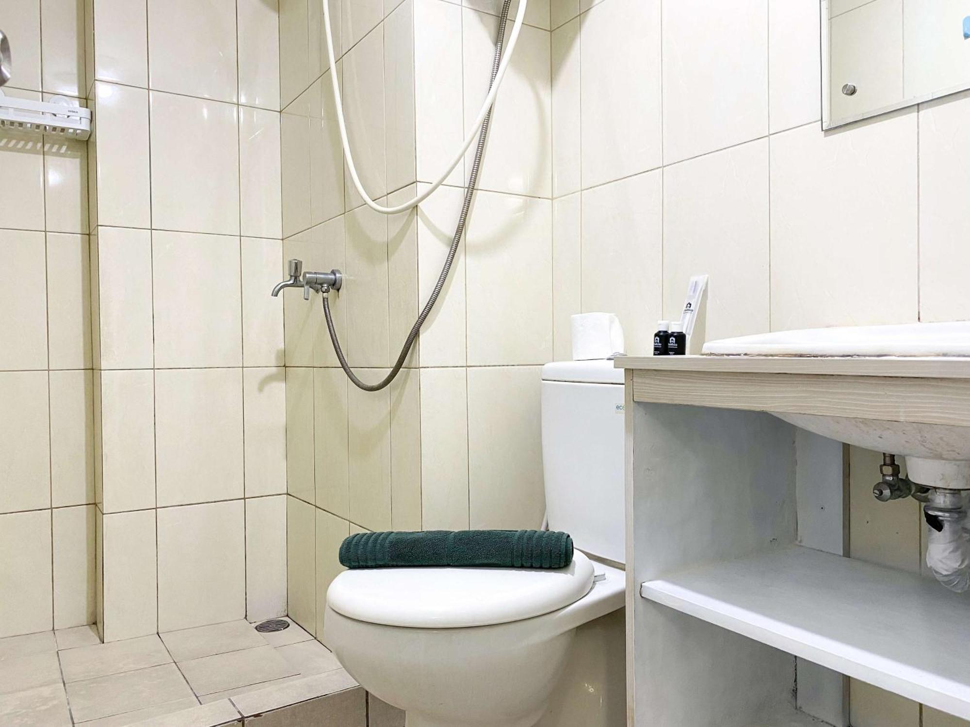 Comfort 2br At Springlake Summarecon By Travelio Apartemen